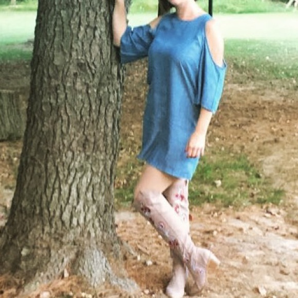 Dress - Picture 2 of 2